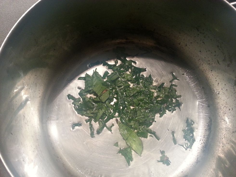 In a pot, heat some oil and fry the curry leaves.