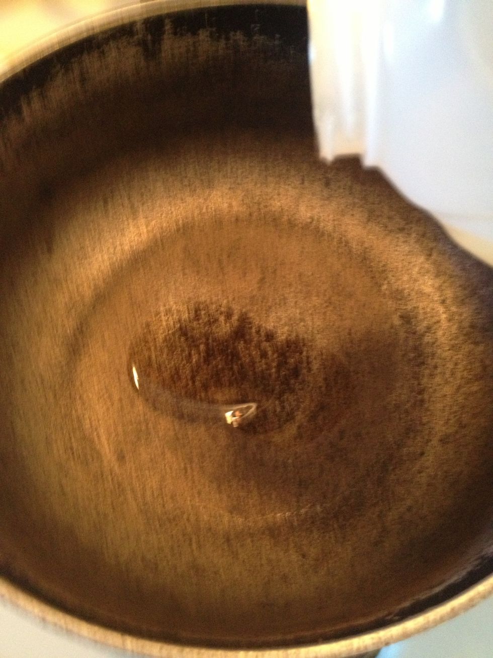 In a pot over medium heat add  1 tbs of oil