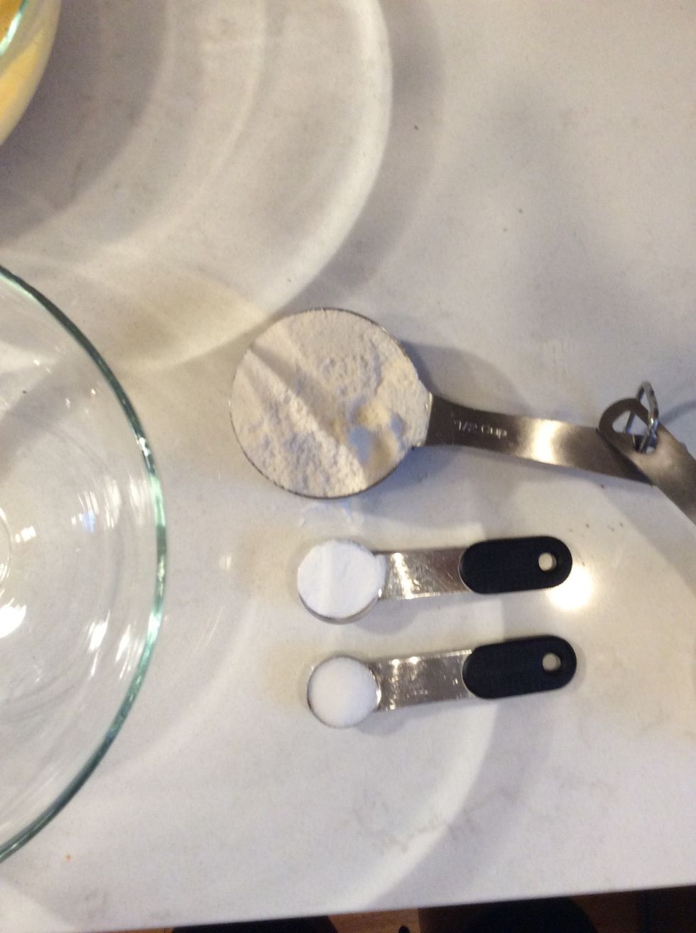 In a separate bowl, measure out coconut flour, sea salt and baking soda. Stir well.