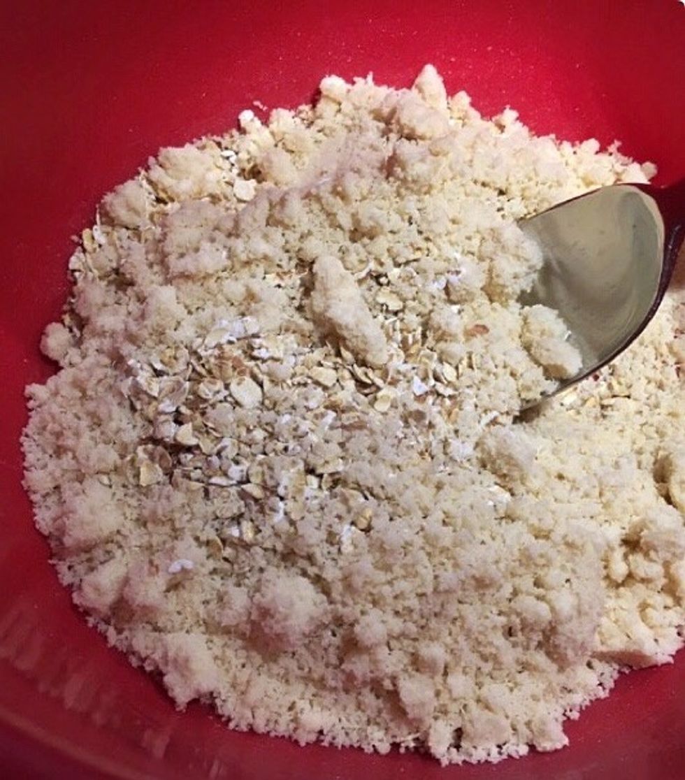 In a separate bowl mix the dry ingredients: oats, almond flour..
