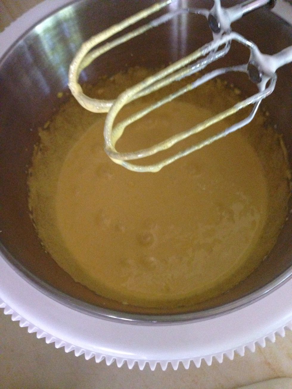 In a separate bowl mix the yolks the remaining sugar until pale
