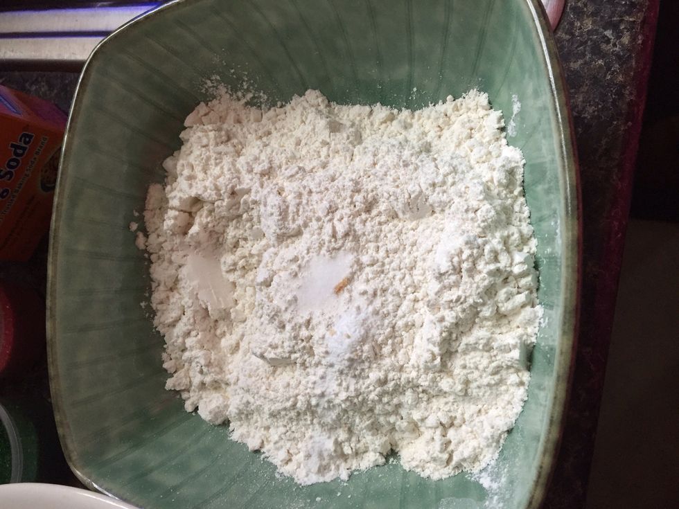 In a separate bowl, mix together flour, baking soda, and salt.