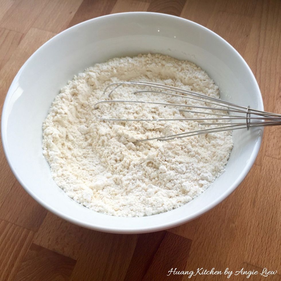 In a separate bowl, whisk together sifted all-purpose flour and self-raising flour.