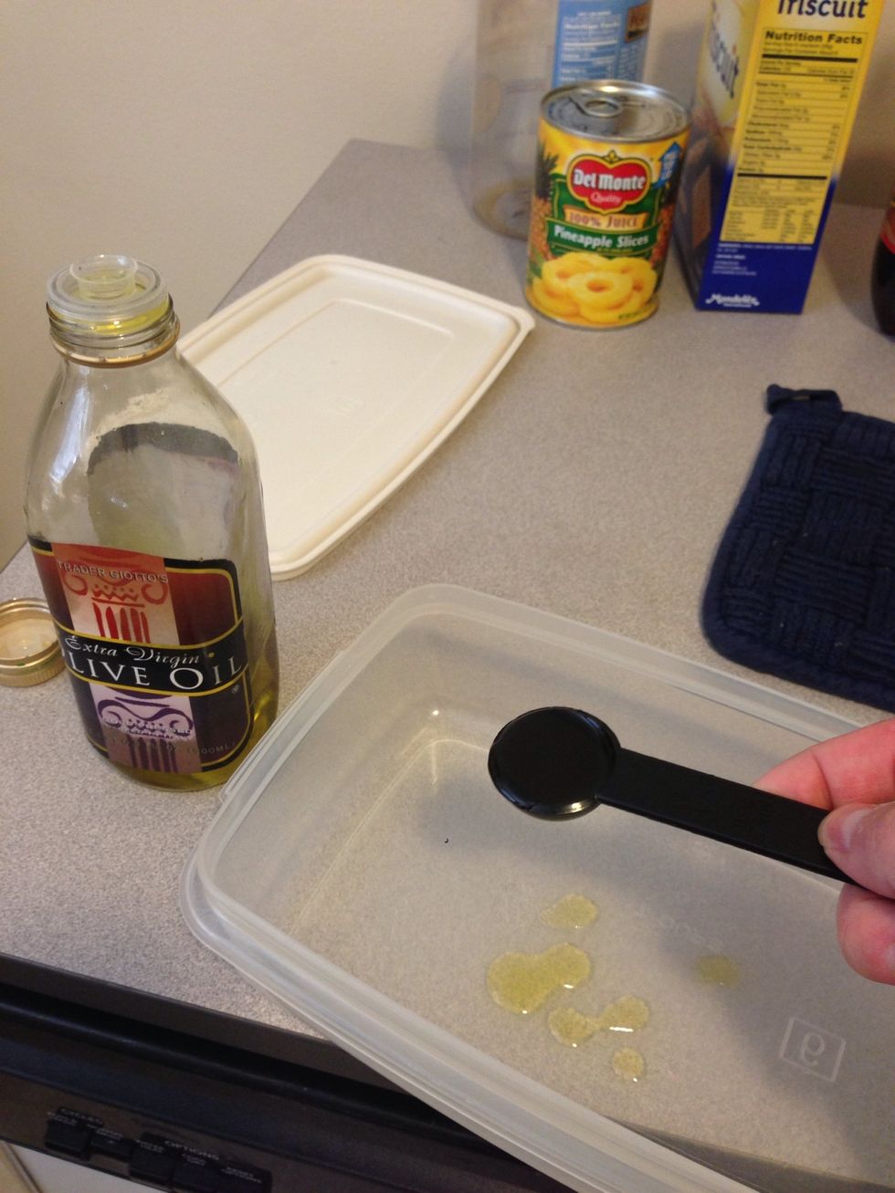 In a separate container, add 1 tbsp of olive oil. I usually make sure it has a lid so everything can be mixed together.