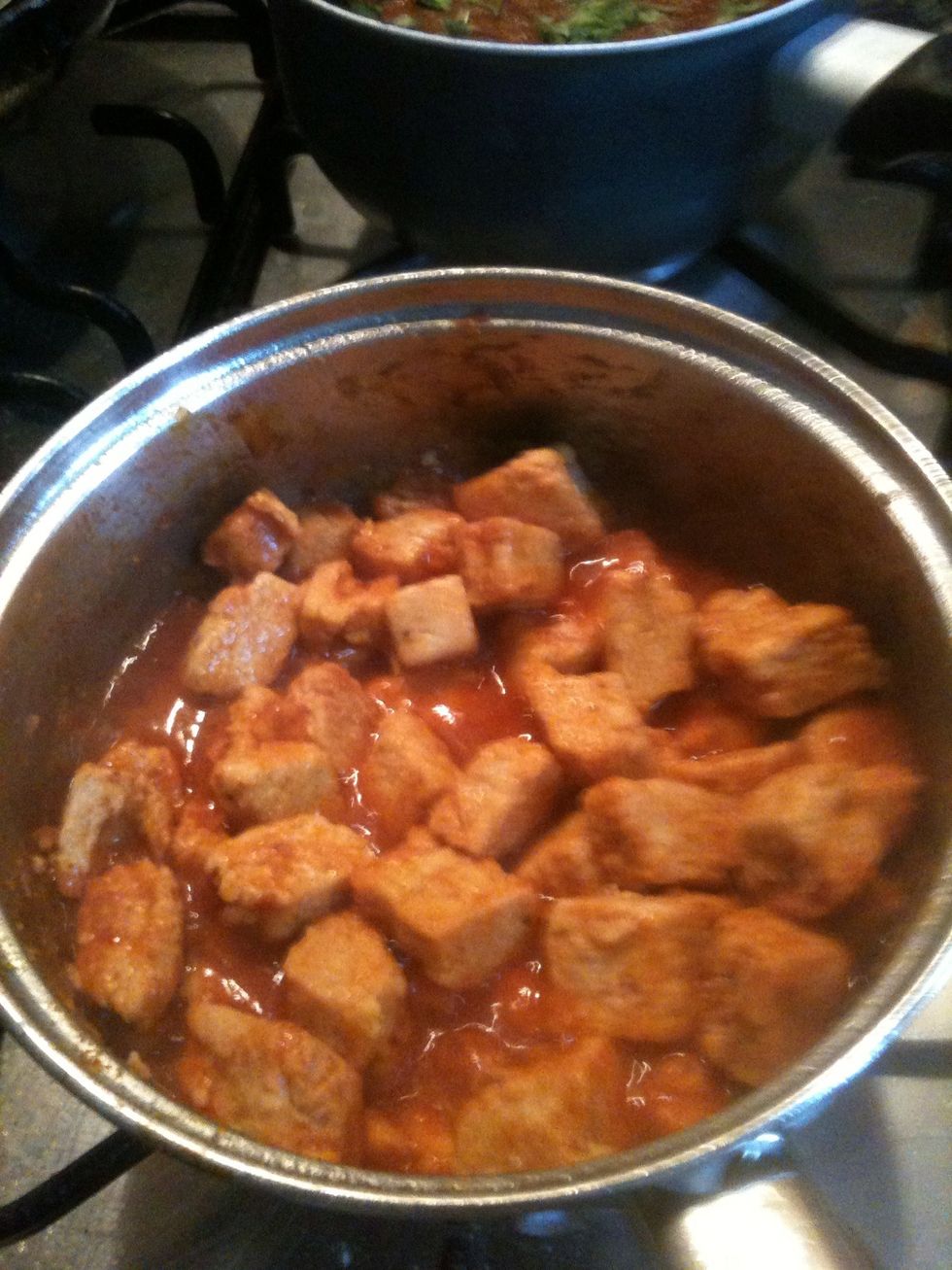 In a separate pan, heat some oil, add the chicken style pieces, tandoori masala. Mix well.