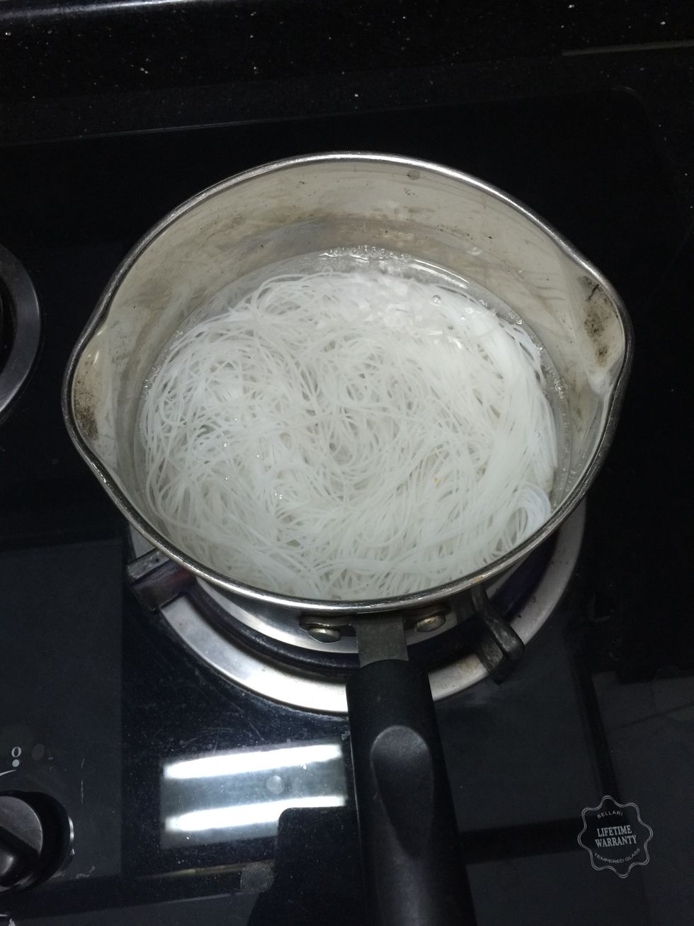 In a separate pot, blanch the vermicelli for about a minute or until it's soft.