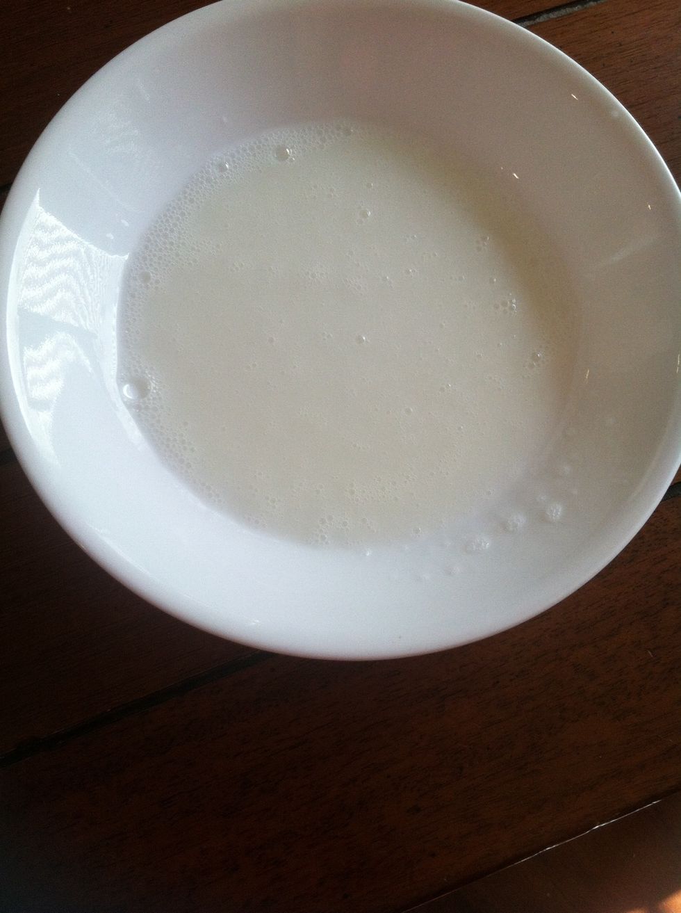 In a shallow bowl, mix 1 part water with 2 parts dish soap