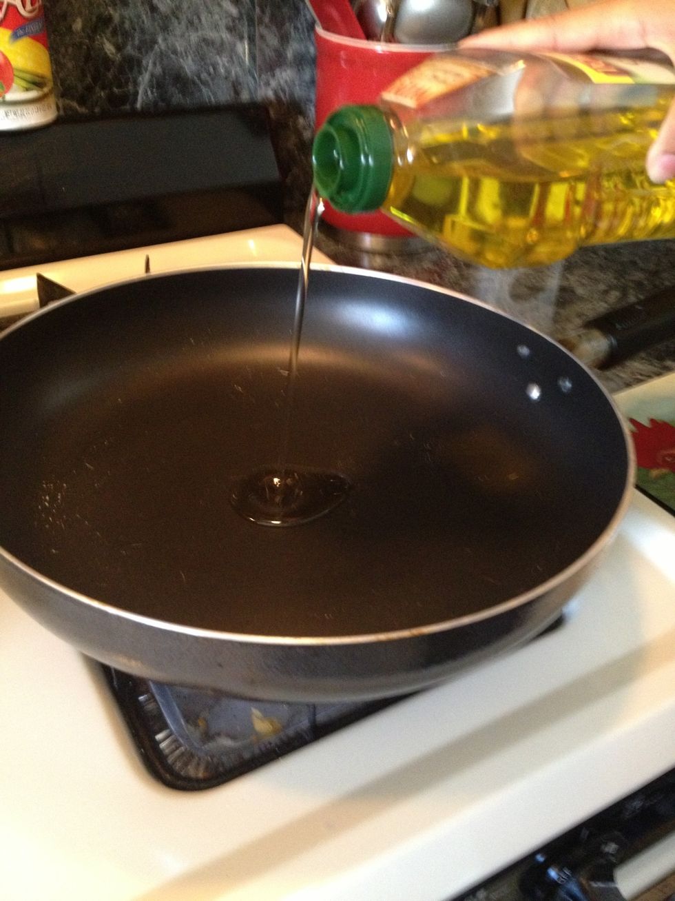 In a skillet over medium heat, add 2 tbs of oil.