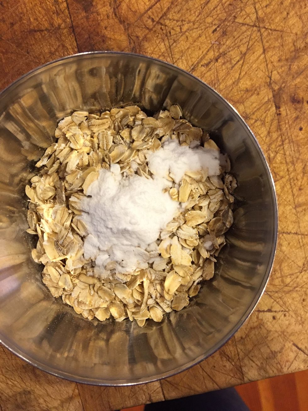 In a small bowl, combine 2/3 cup oats and 1 tsp baking soda!