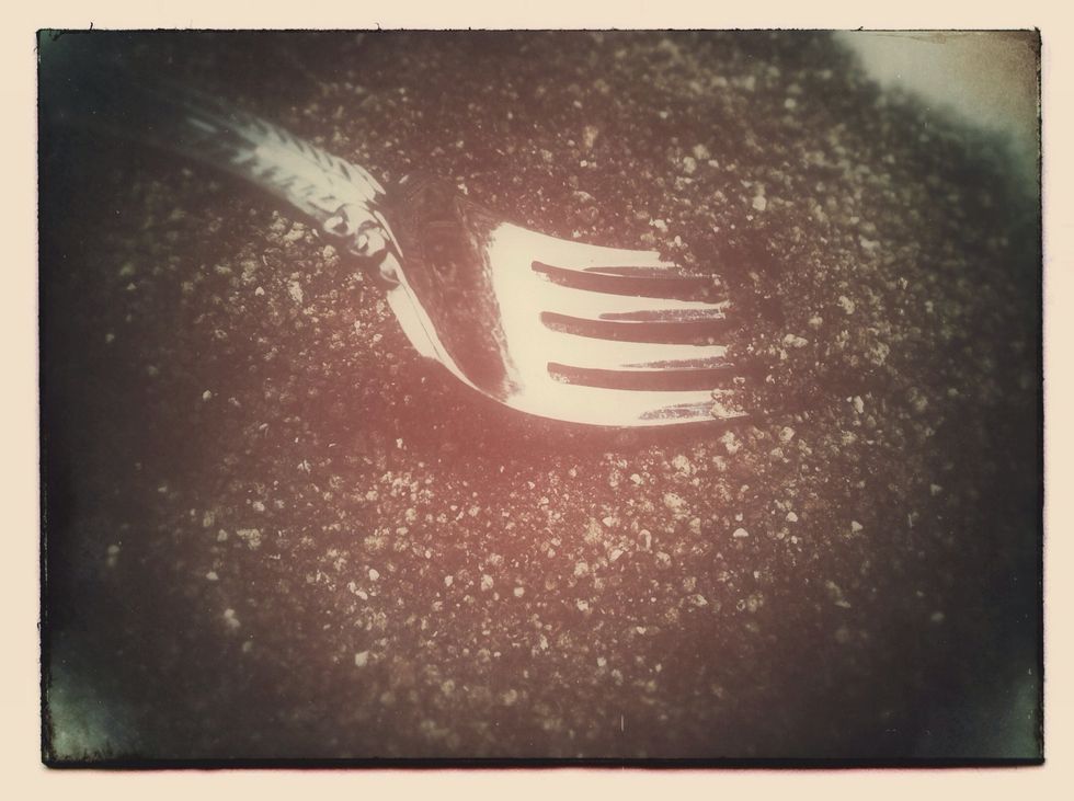 In a small bowl, combine salt, sucanat, paprika & ground peppercorns.