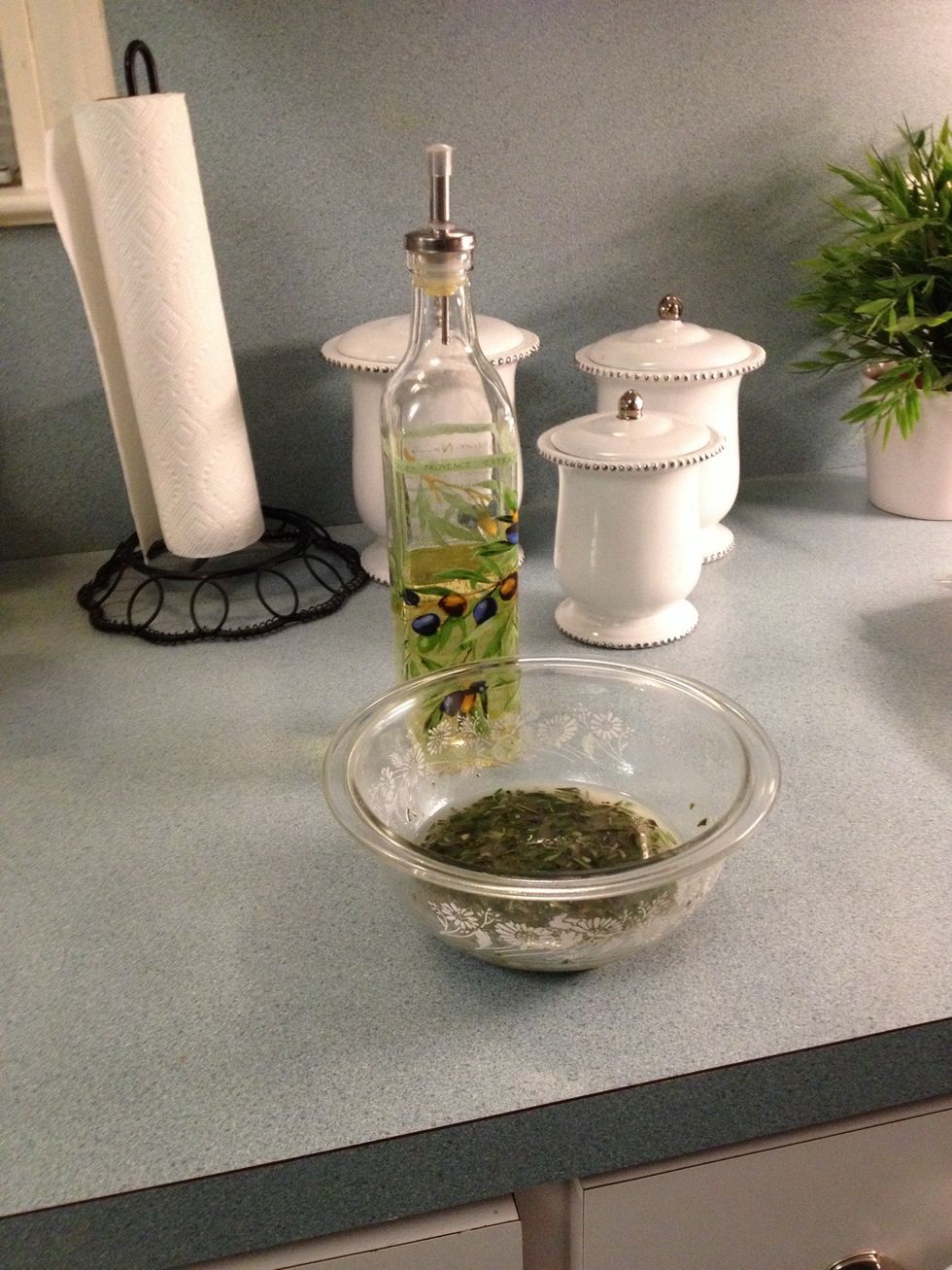 In a small bowl, combine the olive oil, rosemary, minced garlic and the juice of 1 lemon.