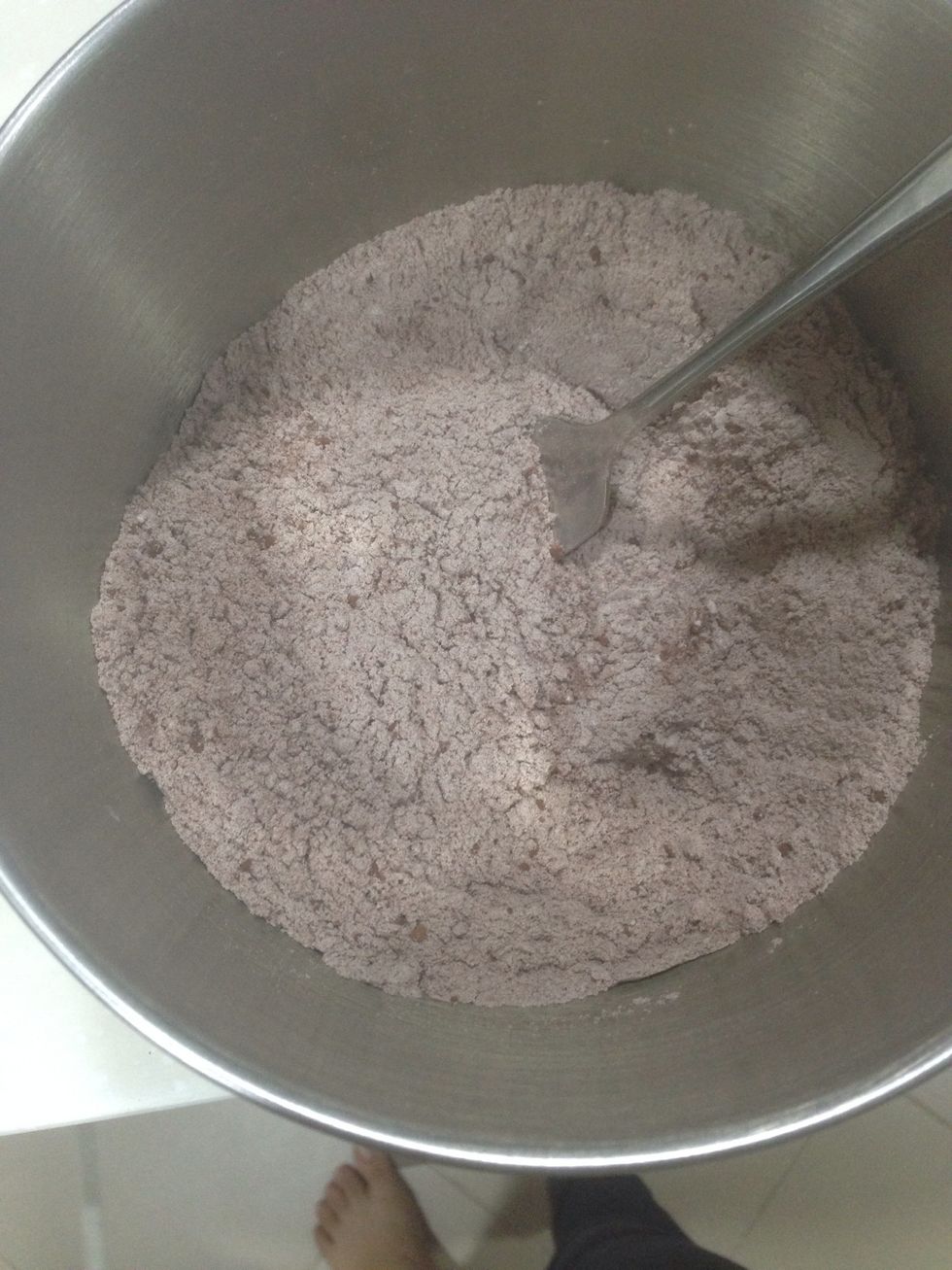 In a small bowl, whisk together flour, baking powder, salt, and cocoa powder. Set aside.