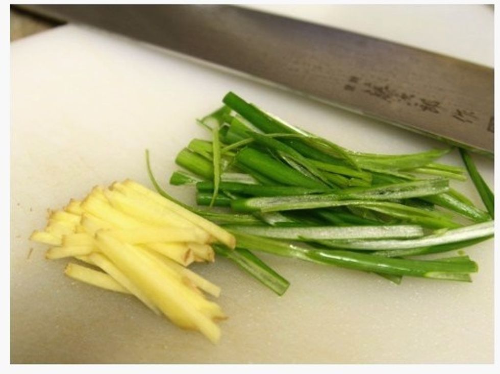 In a small saucepan, heat 1 tbsp oil and cook scallion and ginger until fragrant, about 1 minute. Add soy sauce and mirin and bring it to a boil. Remove from heat and set aside until ready to serve.