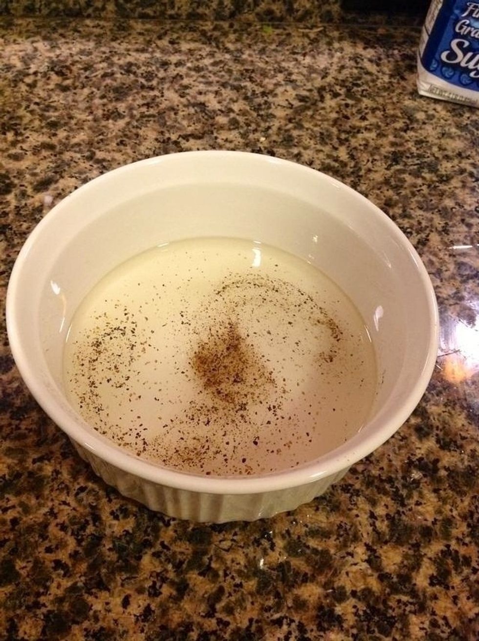 In another bowl combine the sugar, vinegar, vegetable oil, salt, and black pepper.