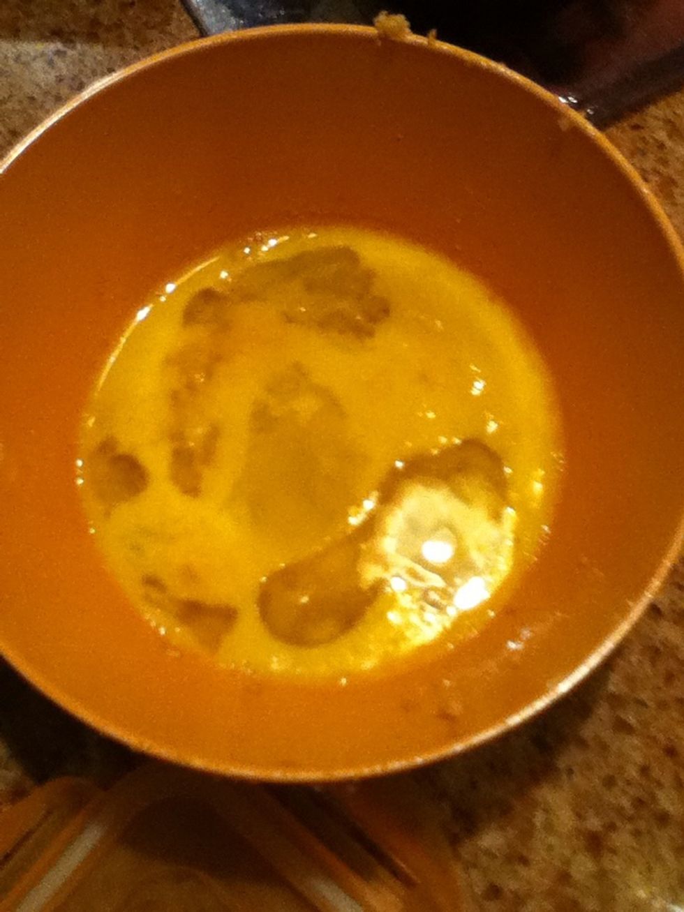 In another bowl, wisk egg, sugar, and vanilla extract