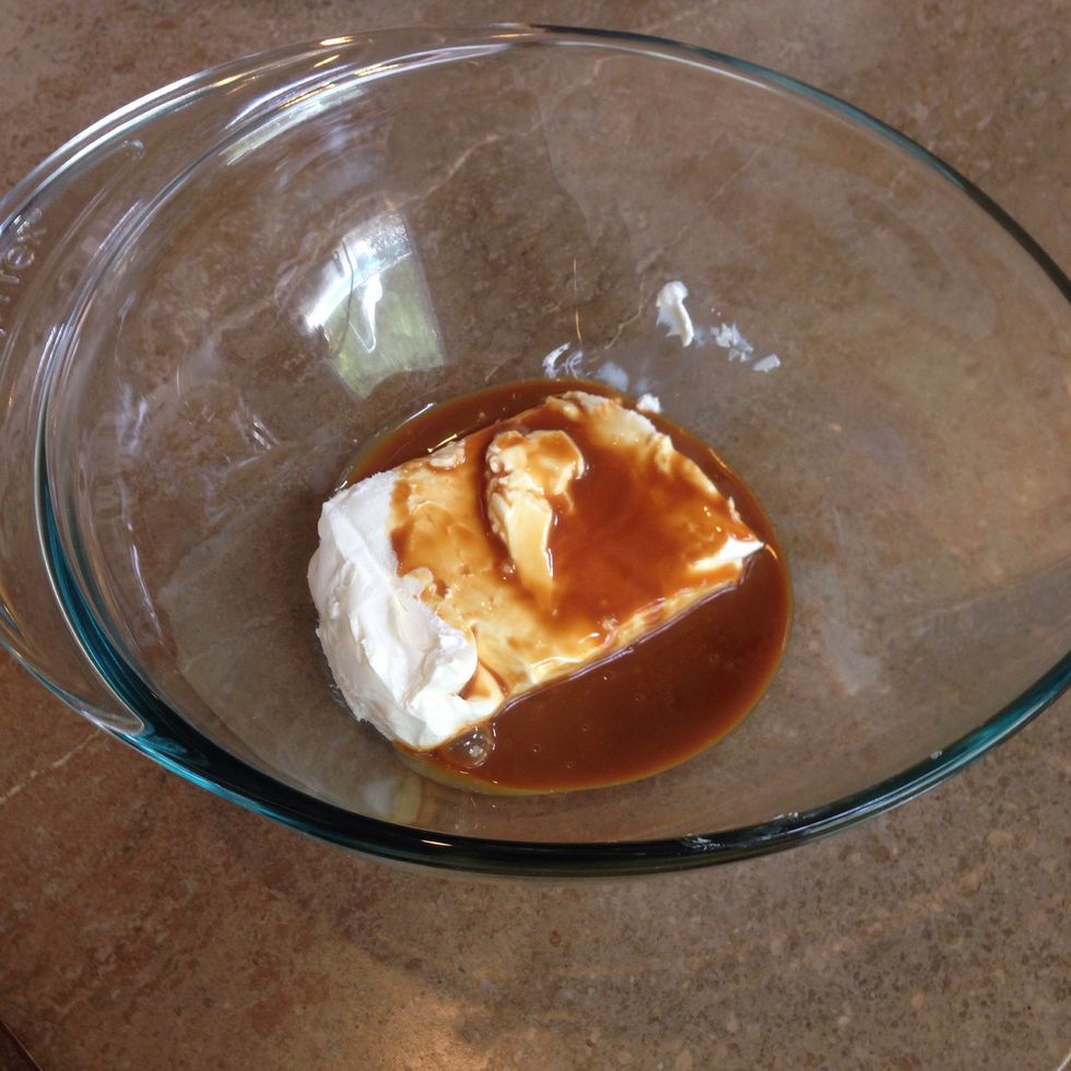 In large bowl, beat 1/4 cup dulce de leche and cream cheese and vanilla until smooth.