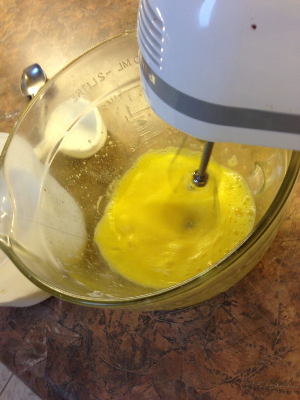 In mixing bowl, beat eggs till fluffy 3 to 4 minutes.