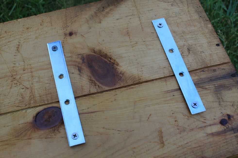 In most cases, your Bicycle Trunk will arrive with the hardware in place.