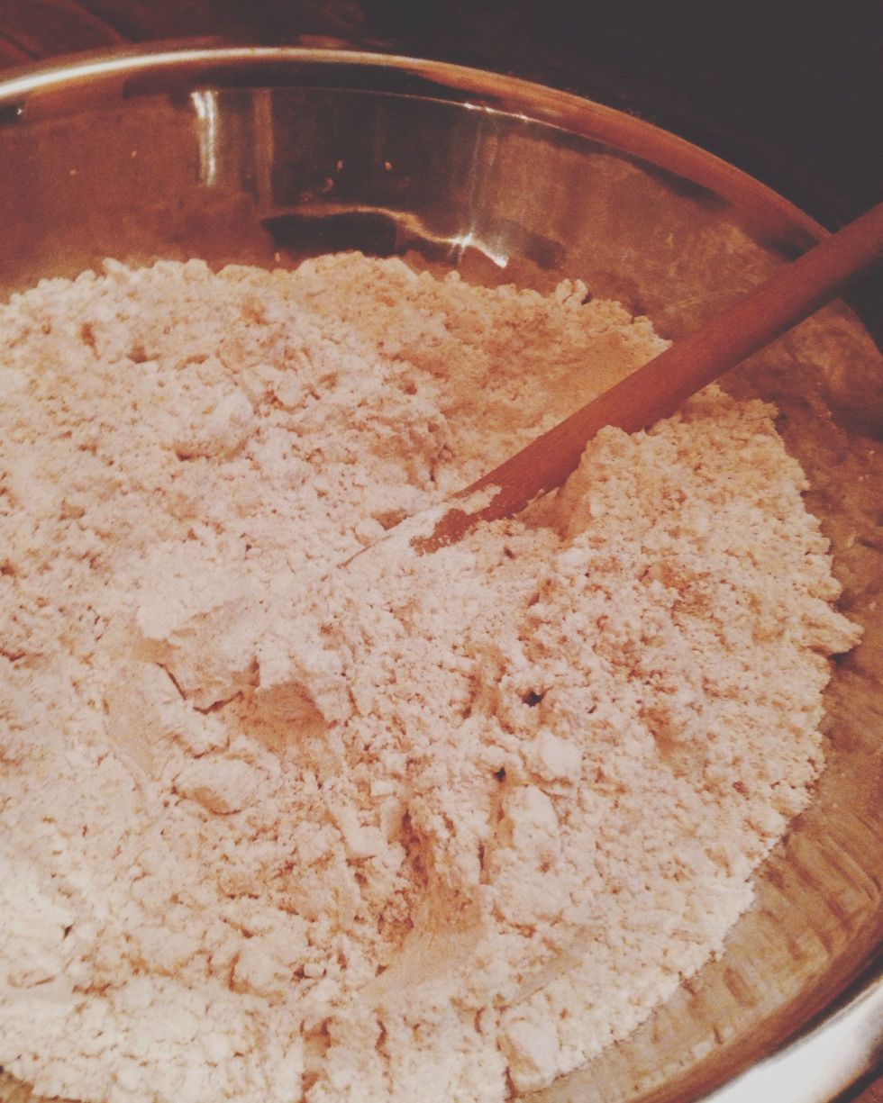In one bowl, combine the dry ingredients: flour, ground ginger, cinnamon, baking soda, cloves and salt