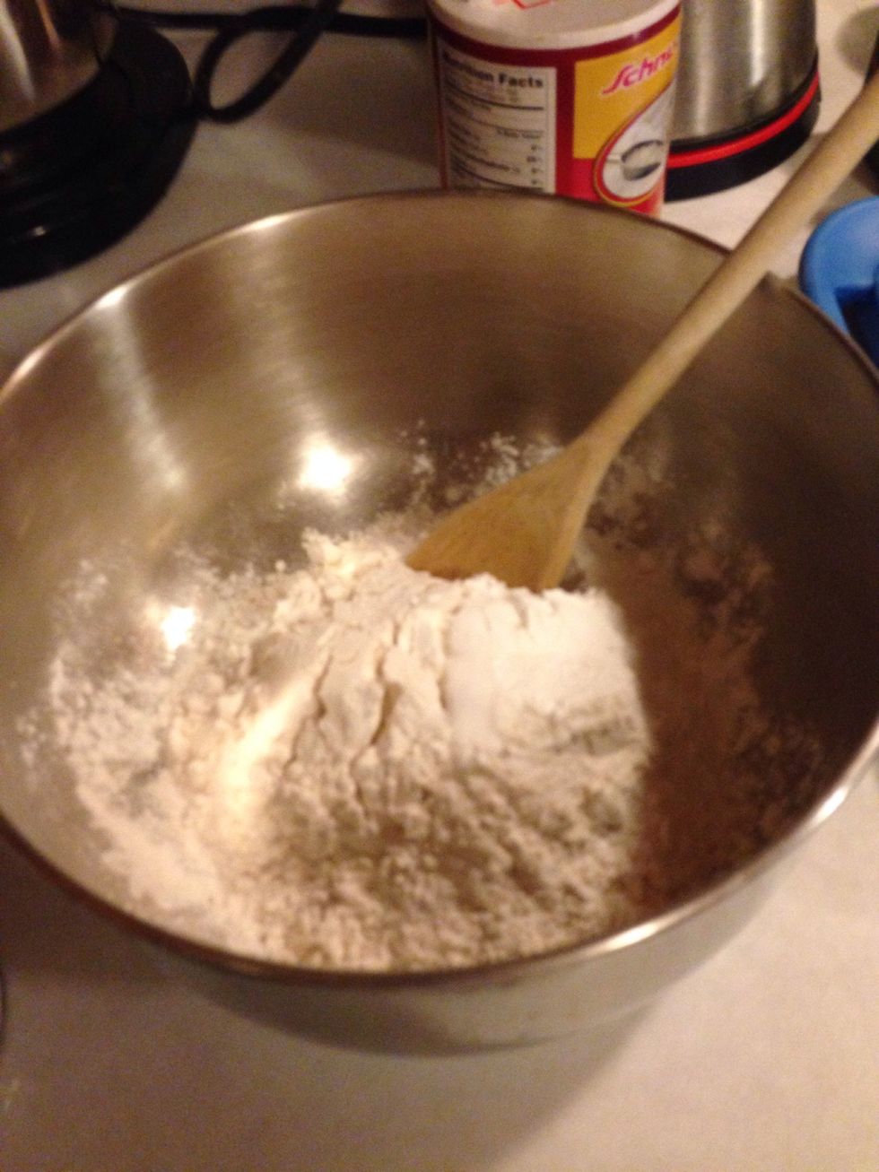 In one bowl mix the flour, baking powder and salt