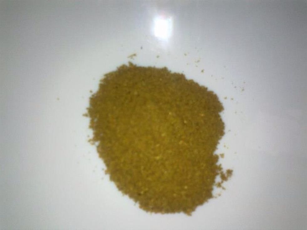In order to prepare chicken sauce put in a bowl the spices