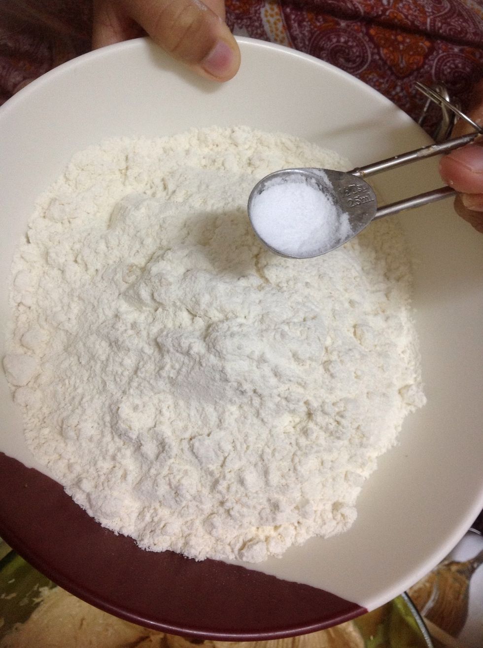 In other dish put 1 and 1/2 cup of flour and 1small spoon baking soda