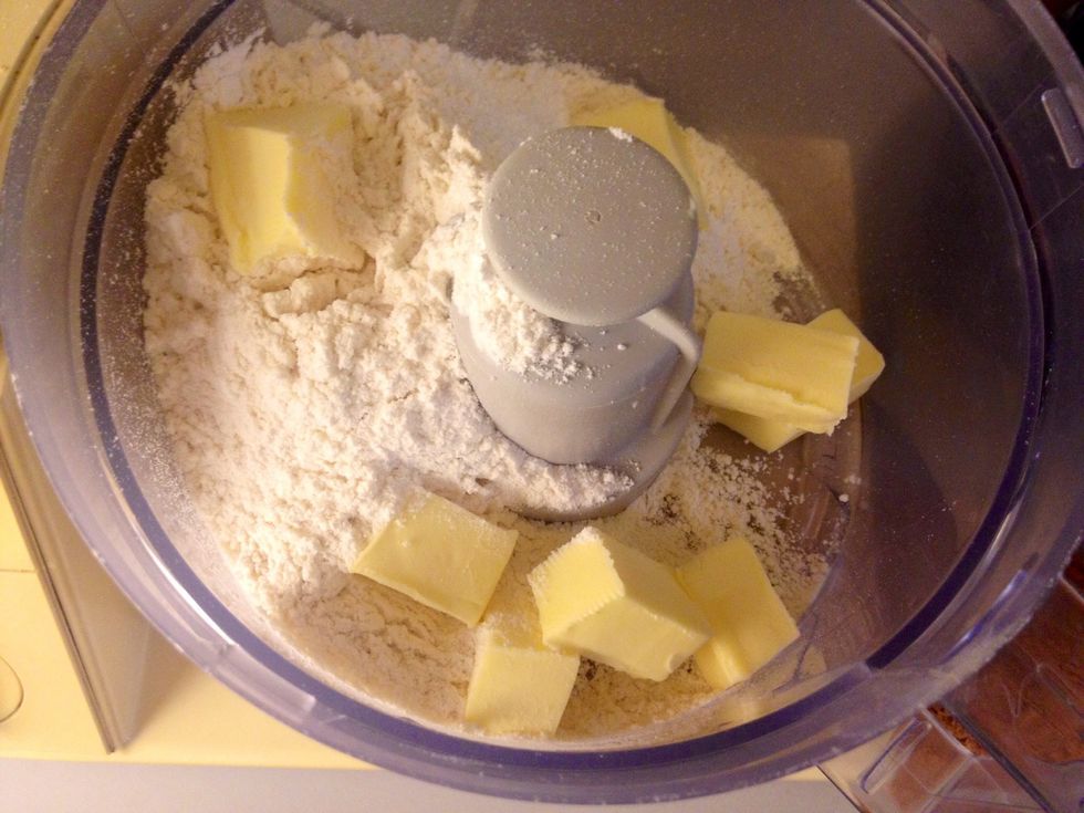 In other words I moved the content of the jug to the food processor and then I added the butter.