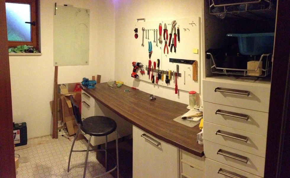 In our new home we had some space in the basement so we decided to put a little workshop there using the second kitchen (that's where most of my snapguides are born).