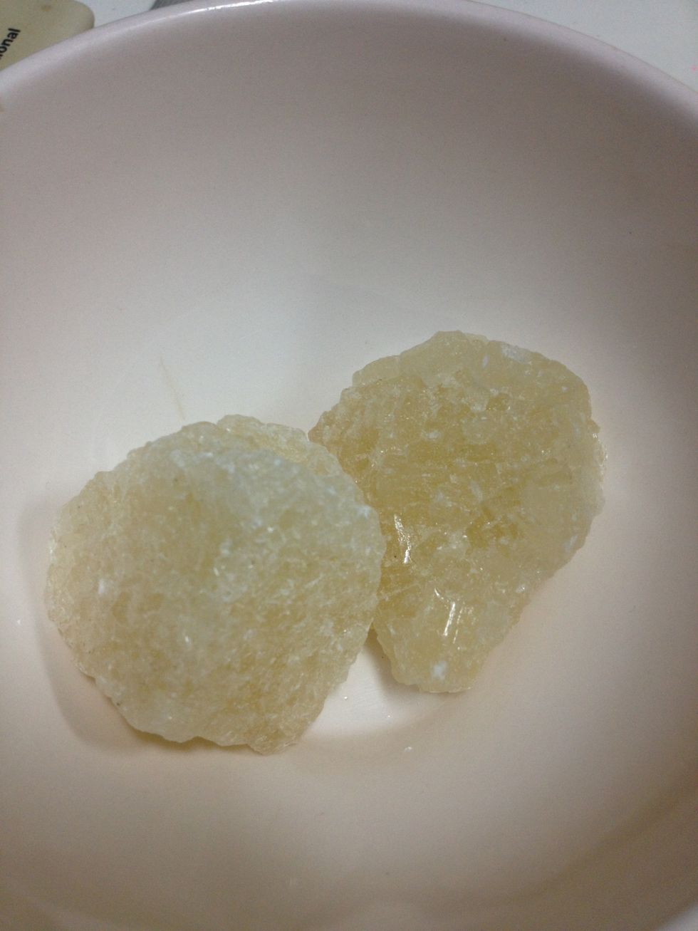 In the 30 minute of boiling , put the ice sugar in.