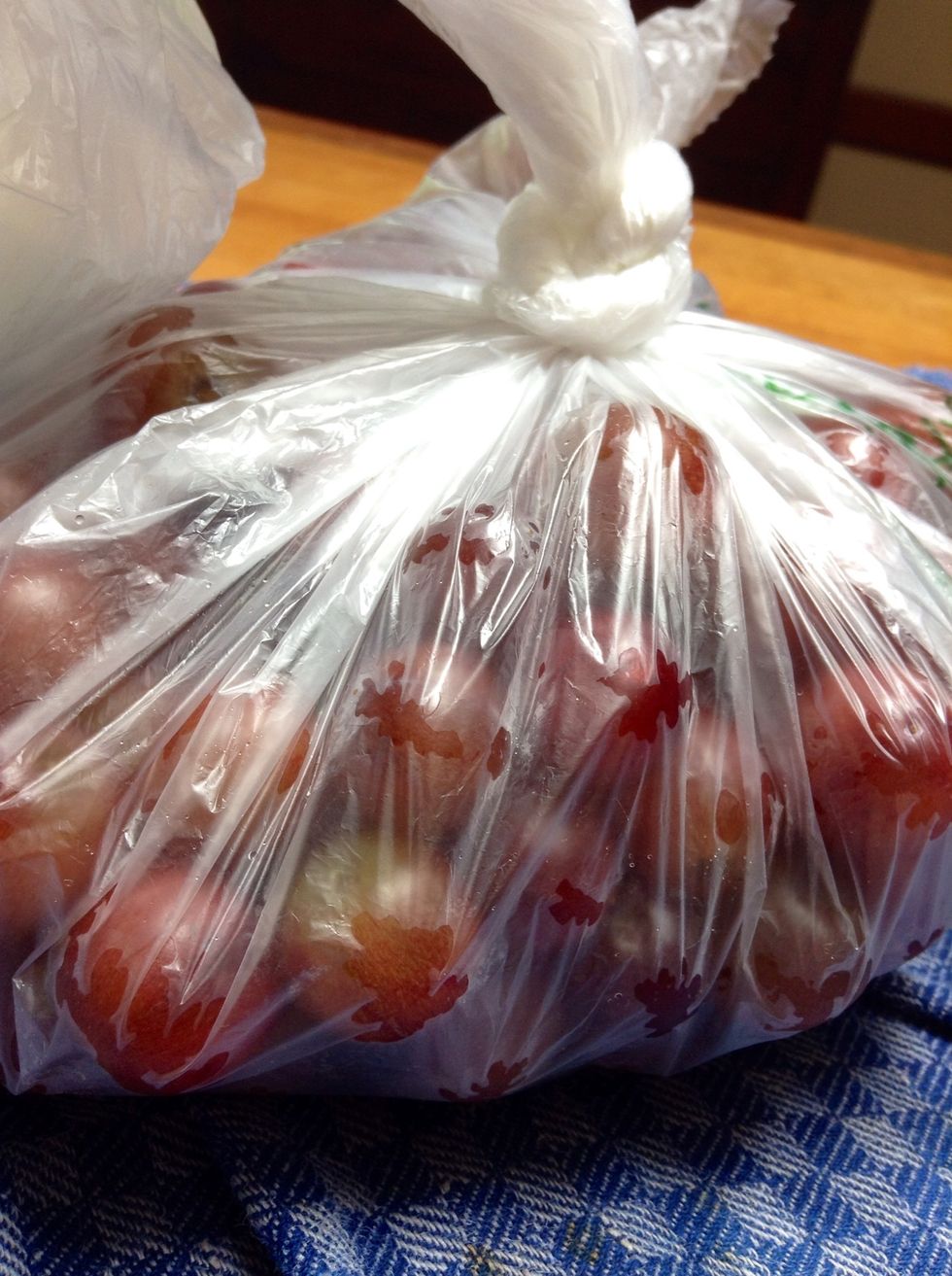 In the bag & ready to freeze ! Usually they take anywhere from 10-16 hours to freeze, depending on how many grapes \u2600\ufe0f