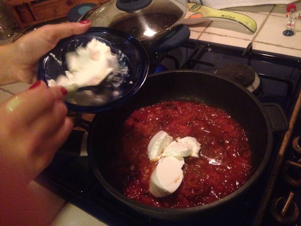 In the deep pan, add the ricotta bit by bit and amalgamate well