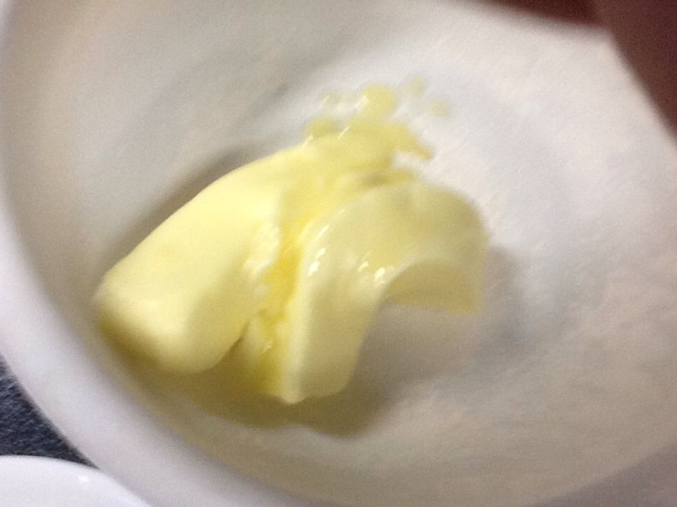 In the large bowl, cream the sugar and butter