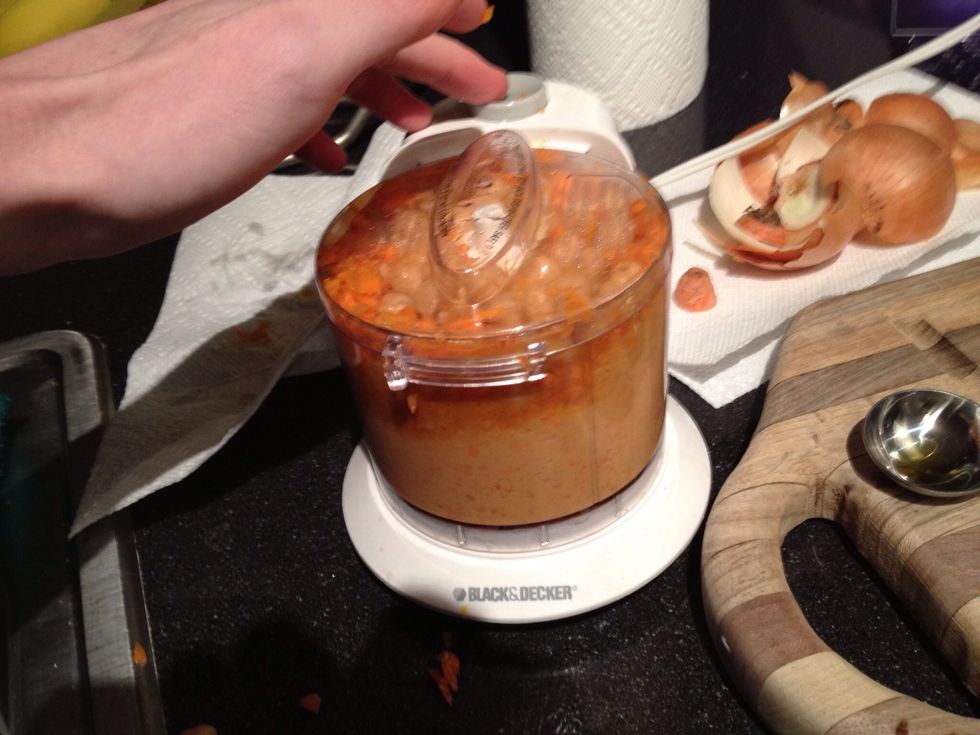 In the meantime, chop the carrot and mince the garlic. Add the carrot, garlic, and chickpeas, along with your spices to a blender/food processor and blend until smooth.