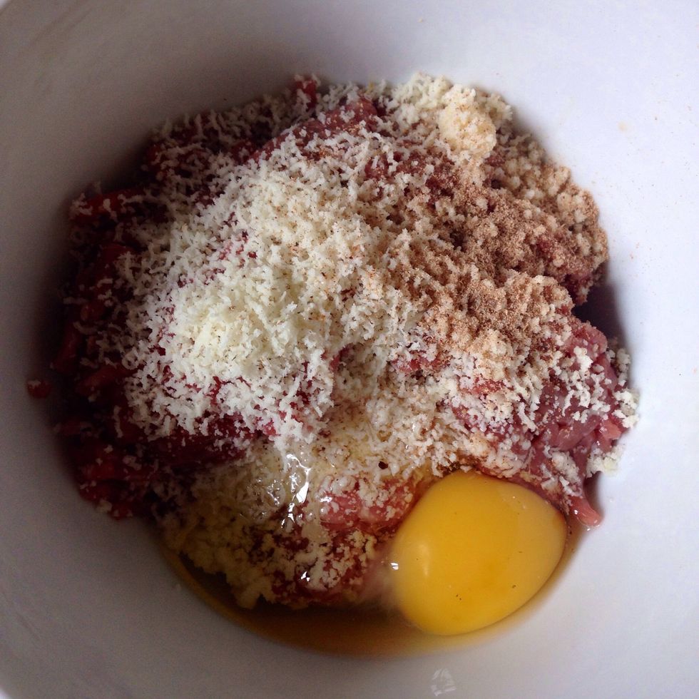 In the meantime prepare the meatballs: mix together minced meat, 1 egg, the grated cheese, the breadcrumbs, salt pepper and some nutmeg if you like