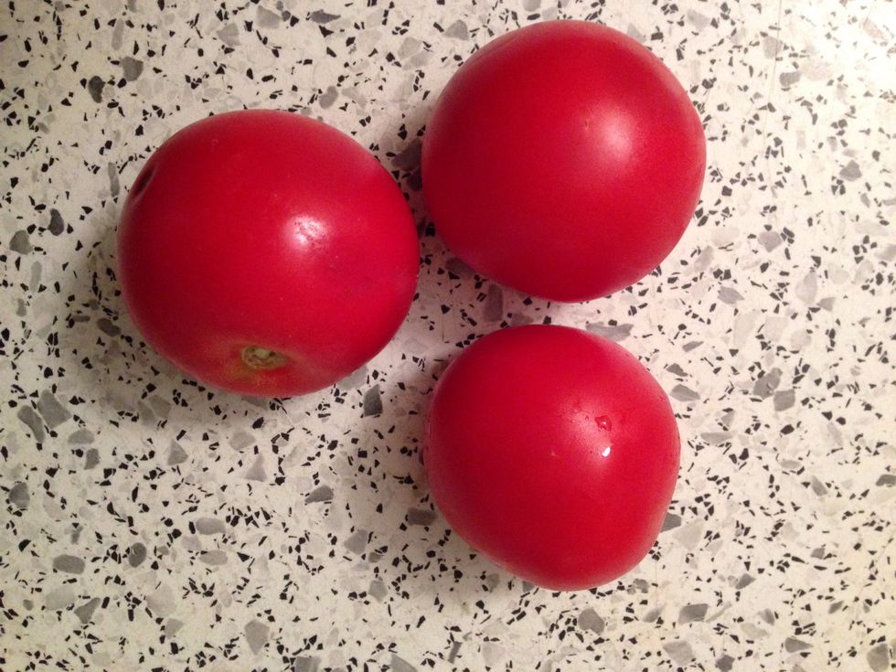 In the meantime --> the next steps: how to make your own tomato sauce! You can also use canned tomato sauce instead. You need three large tomatoes.