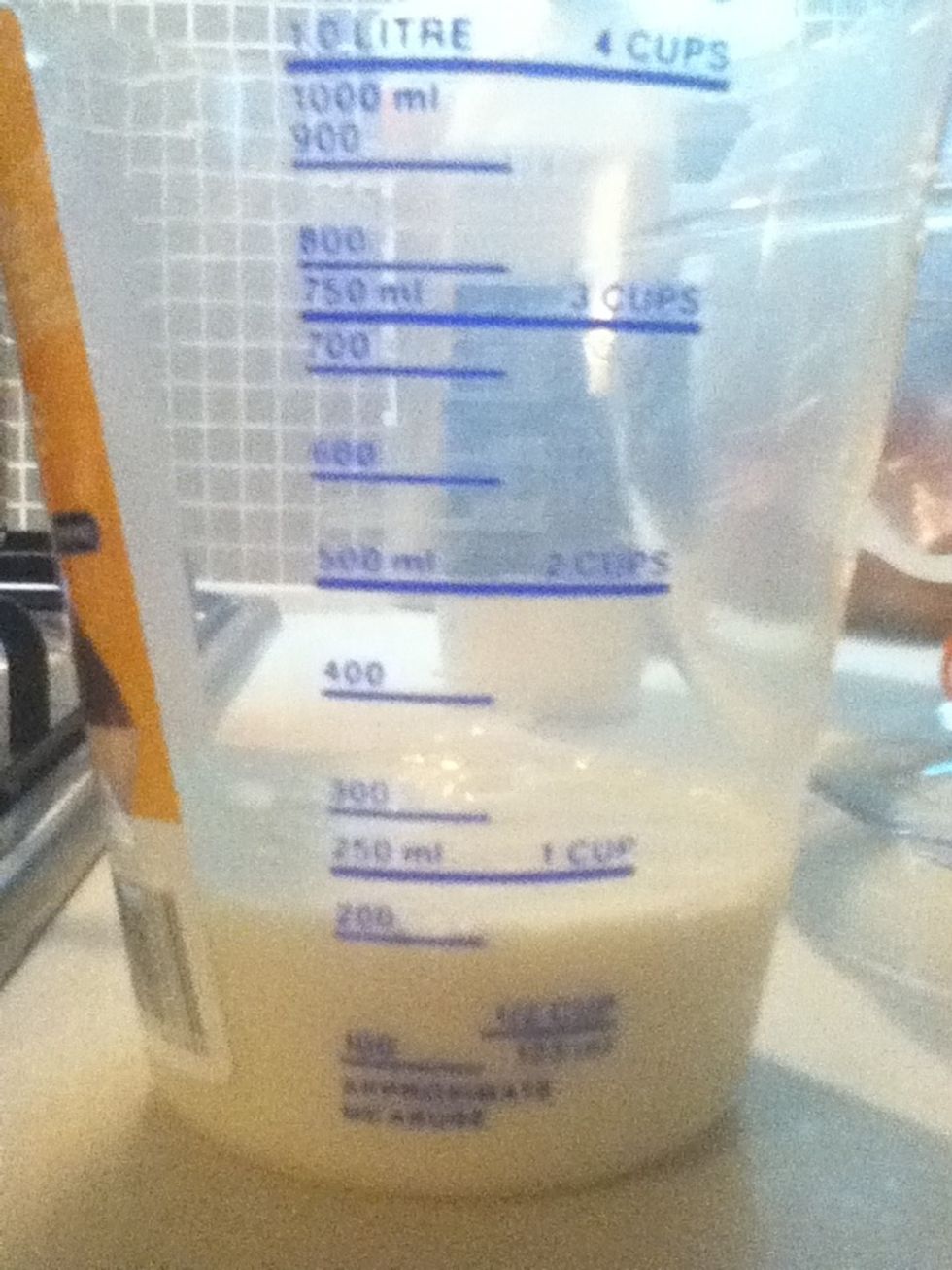 In the measuring cup add 200 ml / 1 cup