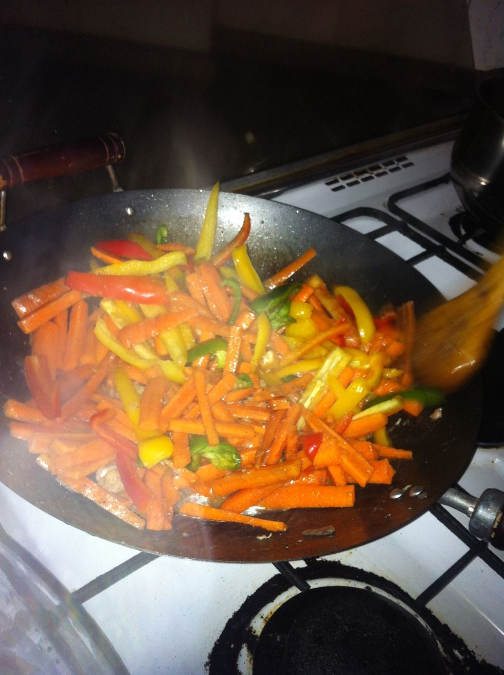 In the same fry we cooked the chicken,we cook the carrot first for 3 mins then we put the pepper..leave it for 10 mins