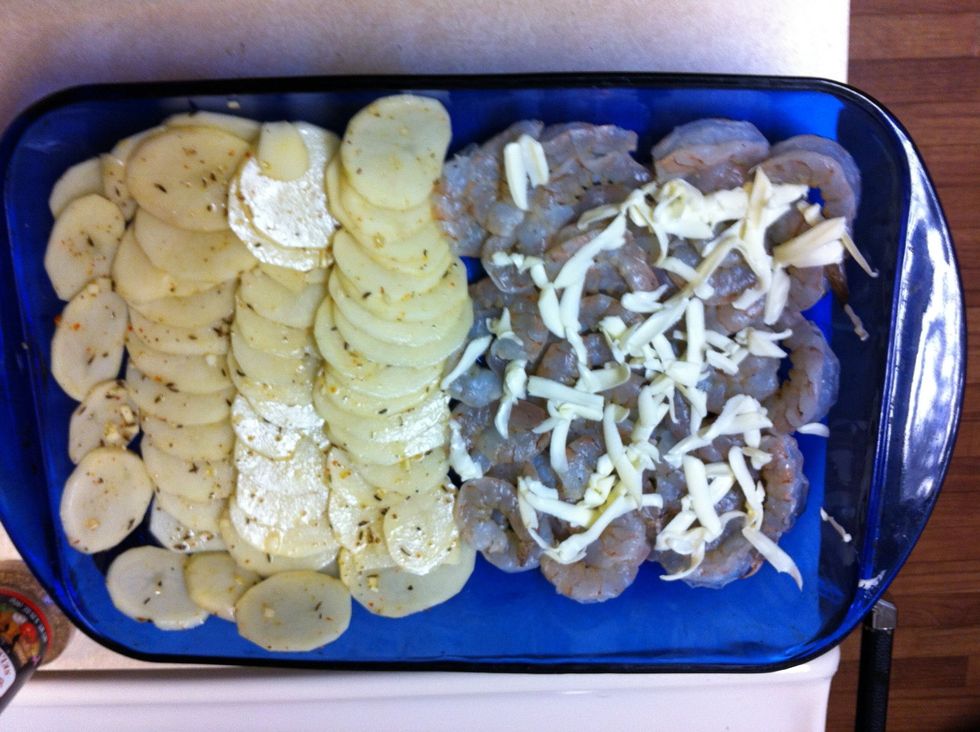 In the second half of a sheet spread out the potatoes.And put in the oven for 35-40 minutes.