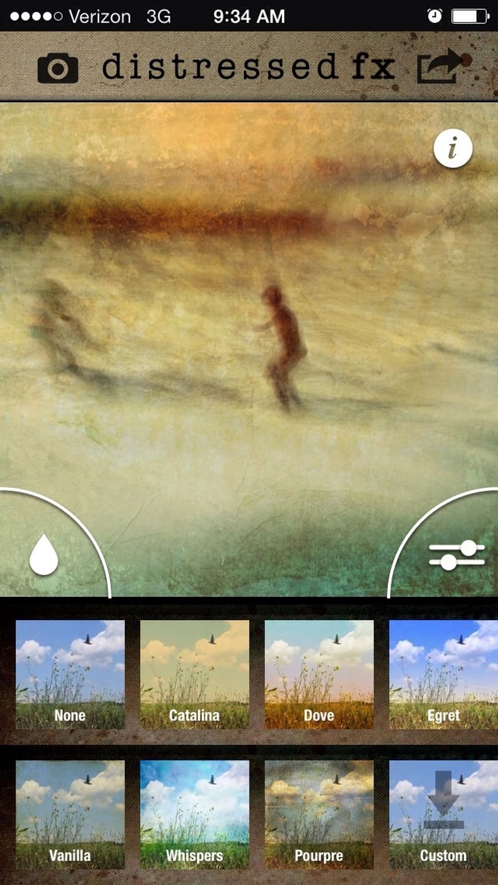 In this app you can select different tints and textures that have a painterly effect.