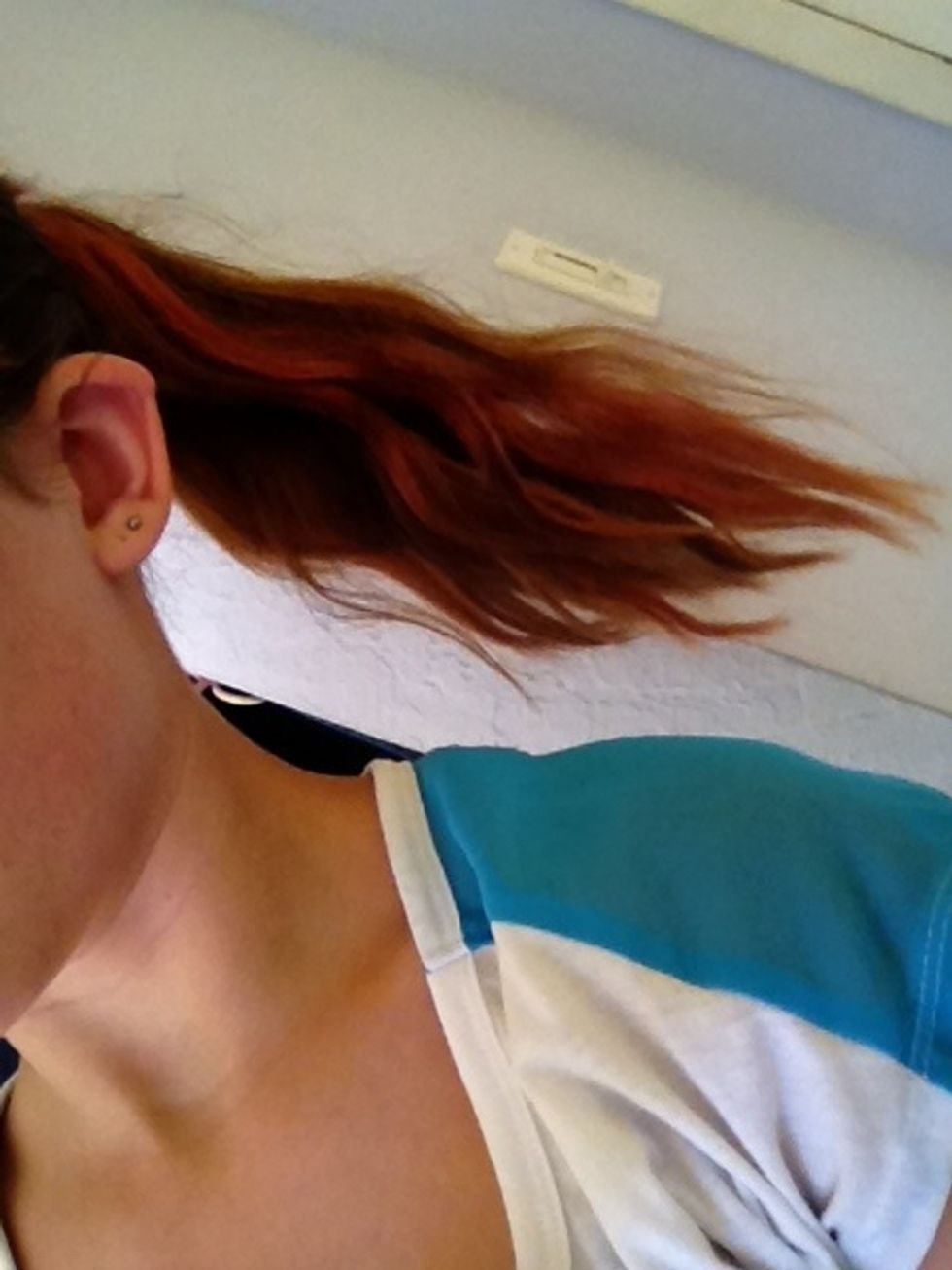 in this guide, I will be showing you how to make pretty little waves in a pony tail.