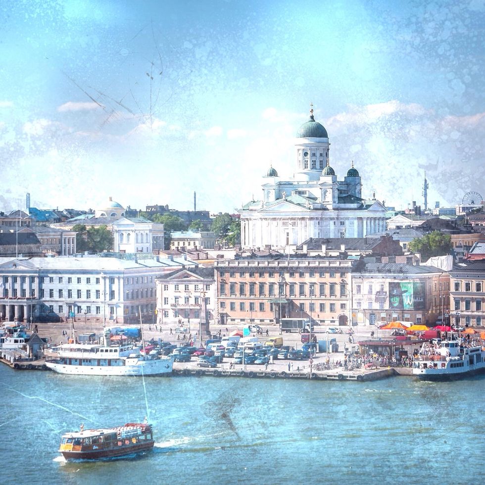 In this image I used the "stains" effect and the "cracks" effect in an attempt to make the photo look old.