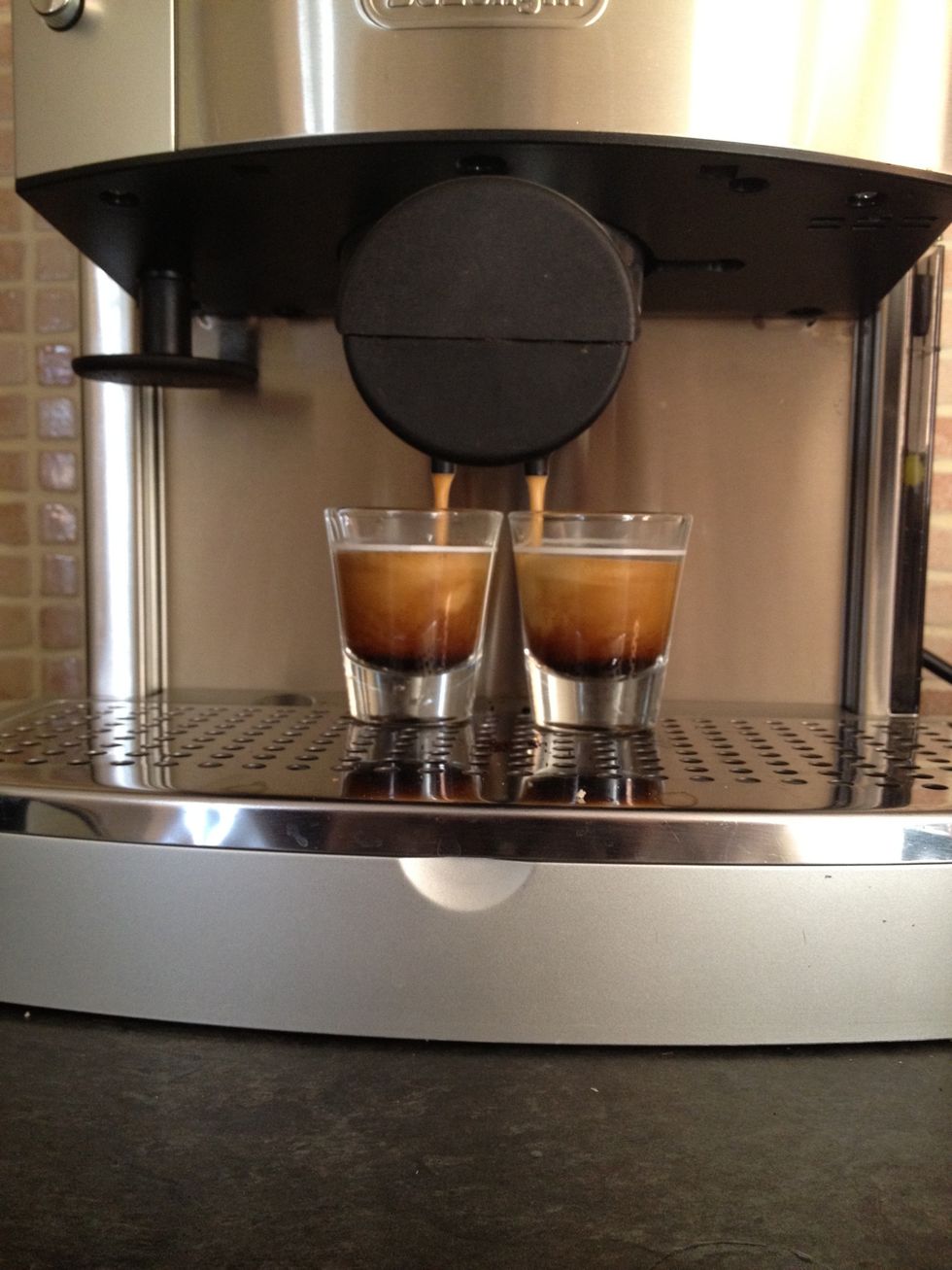 In this latte, I'm using 591ml of milk (venti). So my preference of shots is 2.