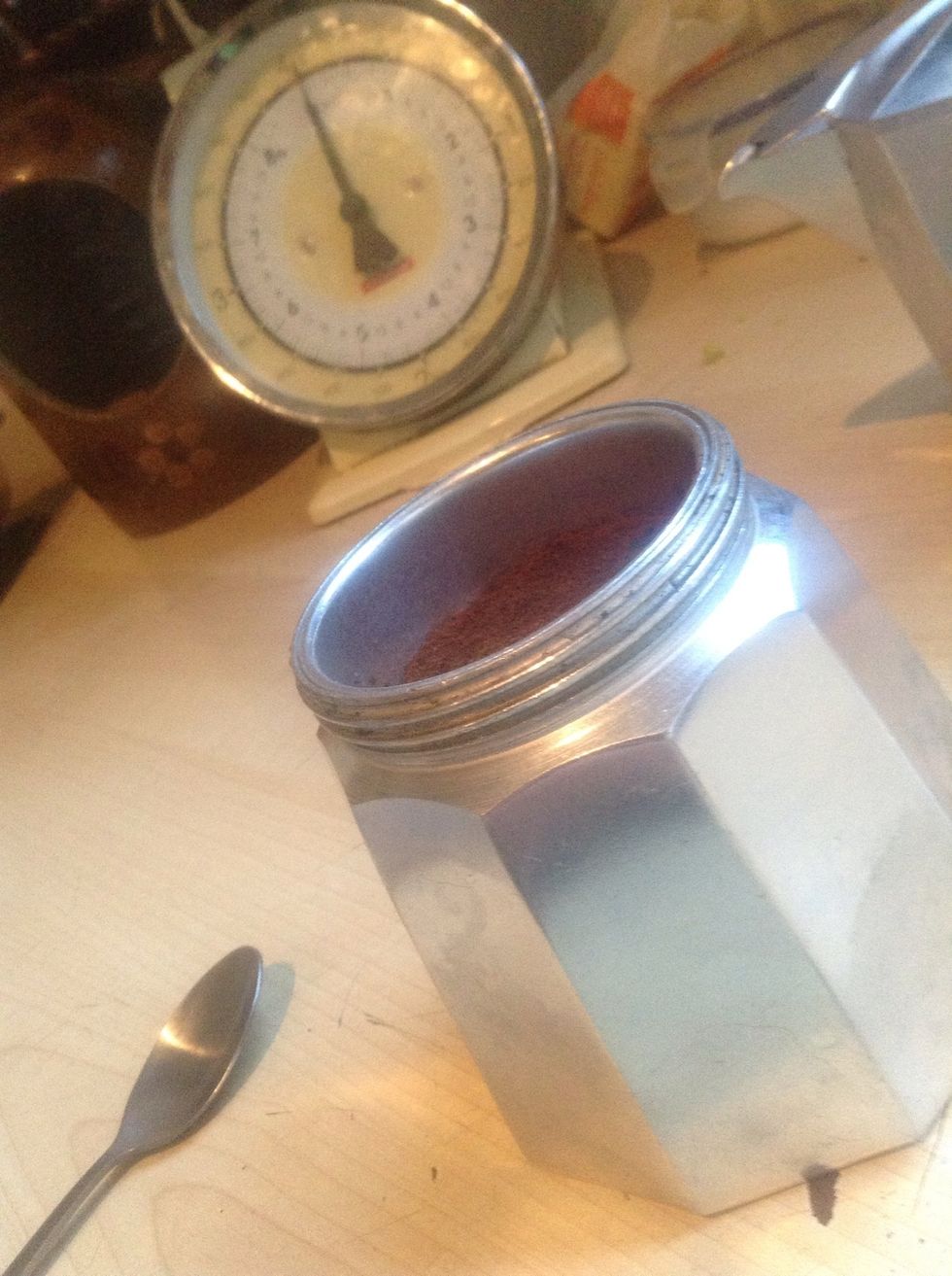 In this step,place the coffee filter with your coffee inside the water chamber,it should fit snug, like this one, also check that the coffee isn't anywhere else other than the coffee filter.