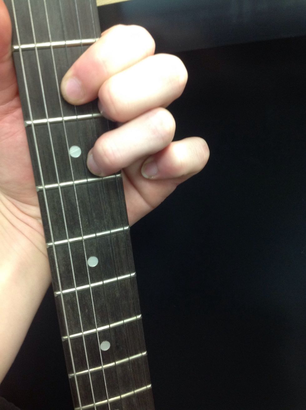 In this step we need to place our third finger on the third fret of the B string.