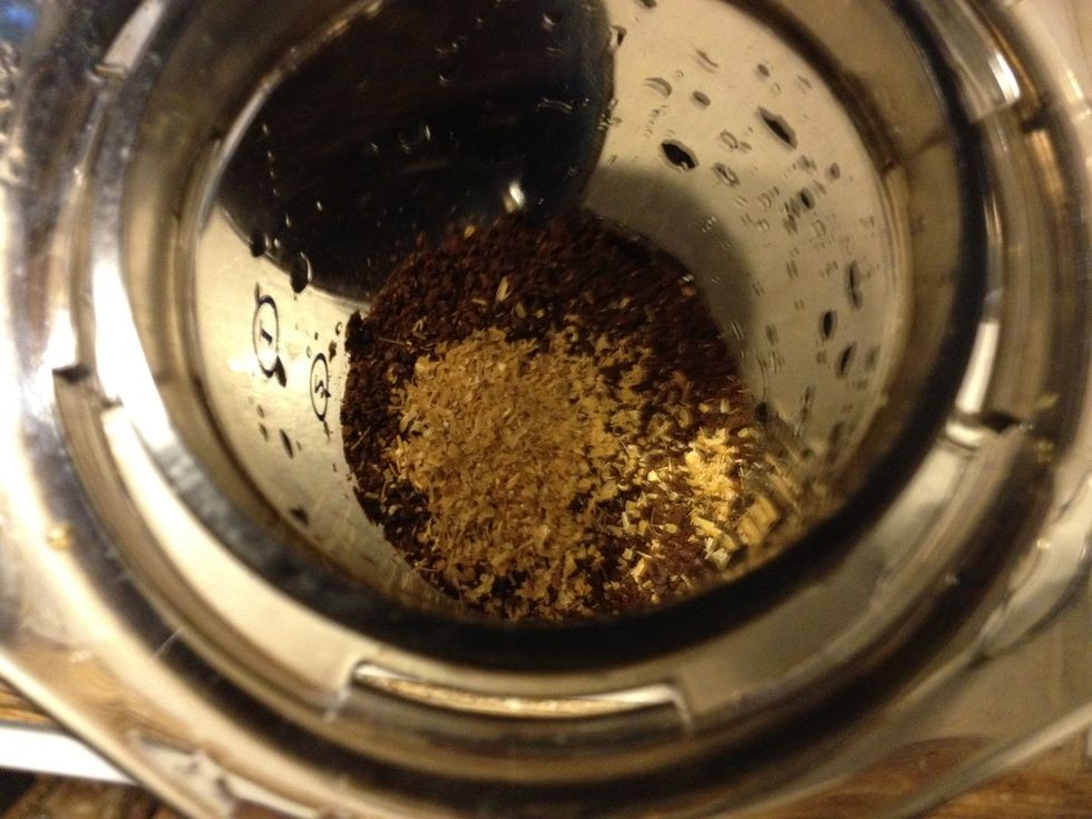 Inbru added to coffee. No need to mix at this point.