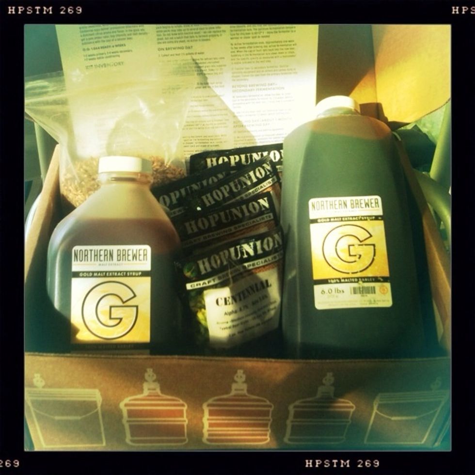 Included in the kit are: 1 lb Briess Caramel 40, 9.15 lbs gold malt extract, 5 1-oz packages of Centennial hops, specific recipe and directions. Yeast is ordered separately.