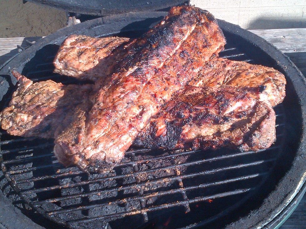 Indirect heat   One more hand full of wet hickory chips