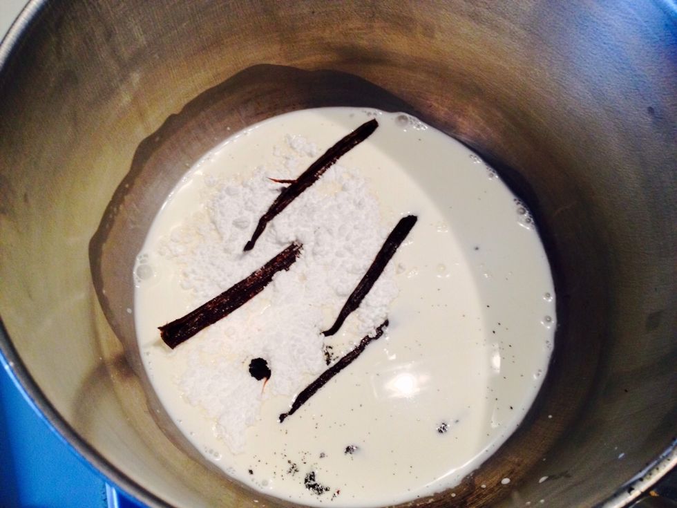 Infuse the vanilla pod with the cream. Prepare the gelatine and let it to rest. In a sauce pan boil the cream with sugar and vanilla. Be careful not make it overboil. Add the gelatine to the cream.