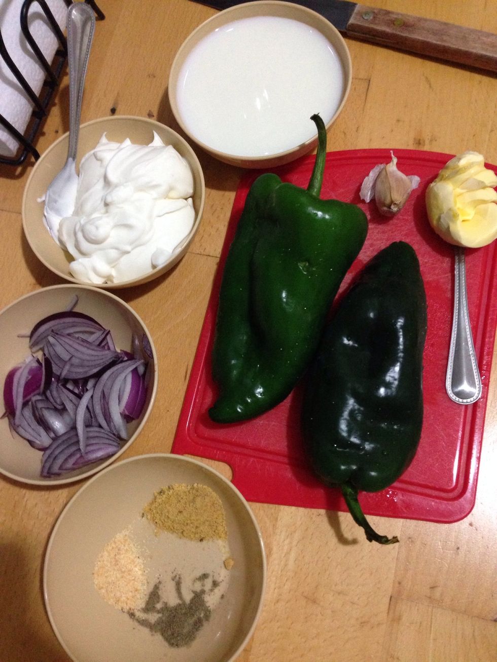 Ingredients:  1/2 cup cream 1/2 cup milk 2 poblano chilies  1 teaspoon butter 1/2 onion  1 teaspoon chicken broth powder Pepper  Garlic powder 1 Clive of garlic