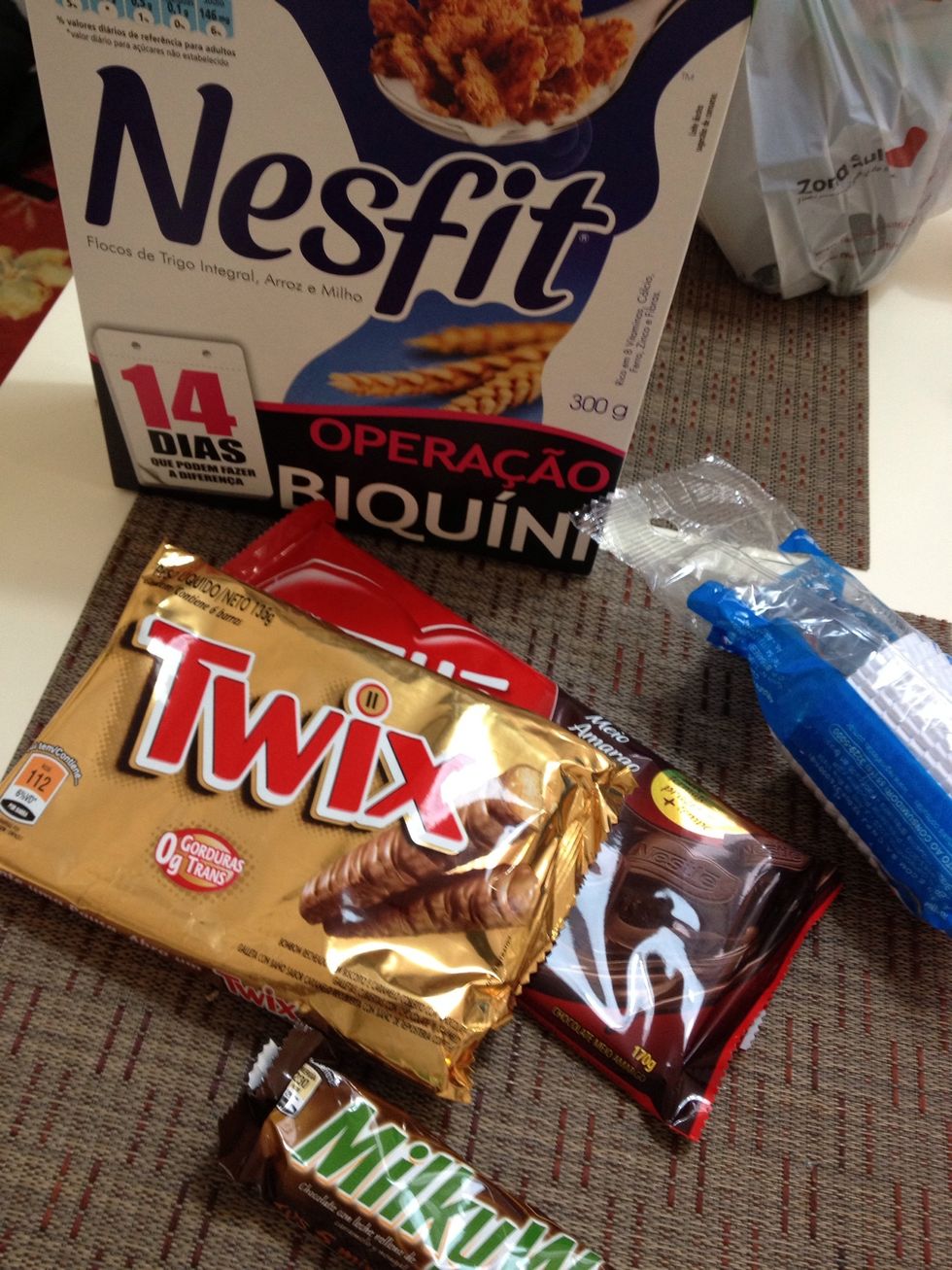 Ingredients:  150 grams of mars bars or any other chocolate caramel bar ( I am using twix & milkway), 40 g of butter and 200g of cornflakes